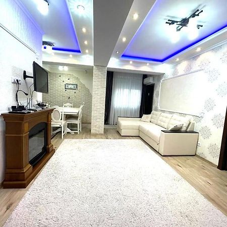 Large Apartment !!!Ciuflea Str. คีชีเนา ภายนอก รูปภาพ