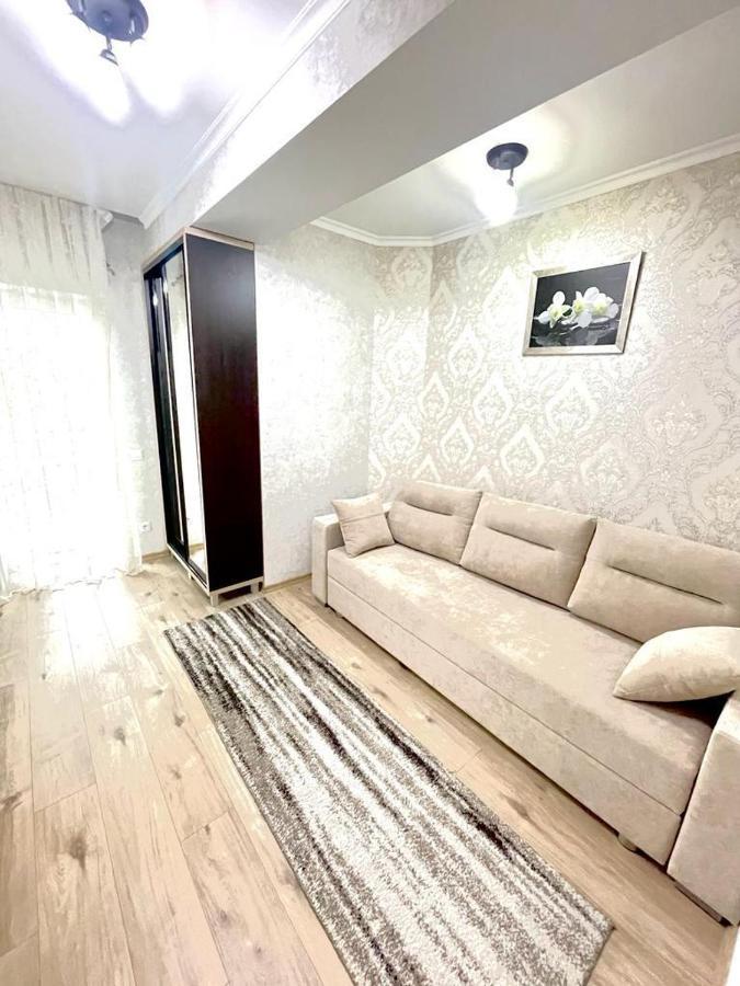 Large Apartment !!!Ciuflea Str. คีชีเนา ภายนอก รูปภาพ